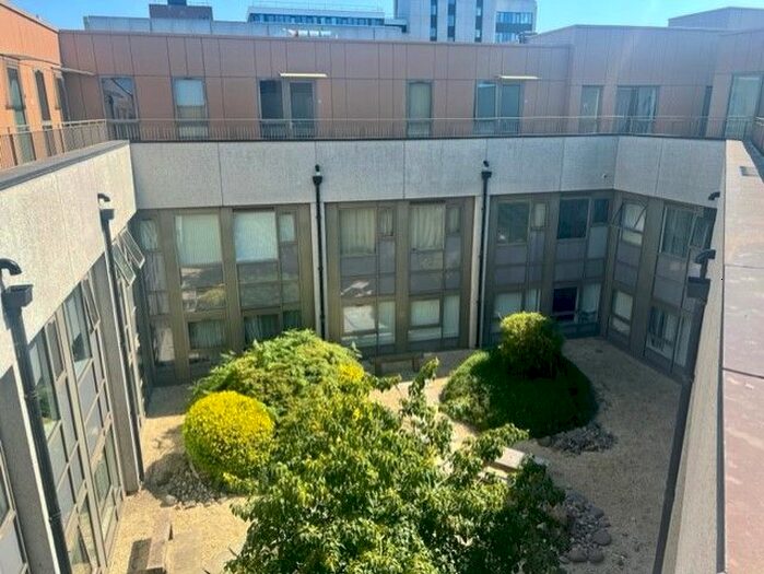 2 Bedroom Flat To Rent In Cressys Corner, Lampton Road, Hounslow, TW3