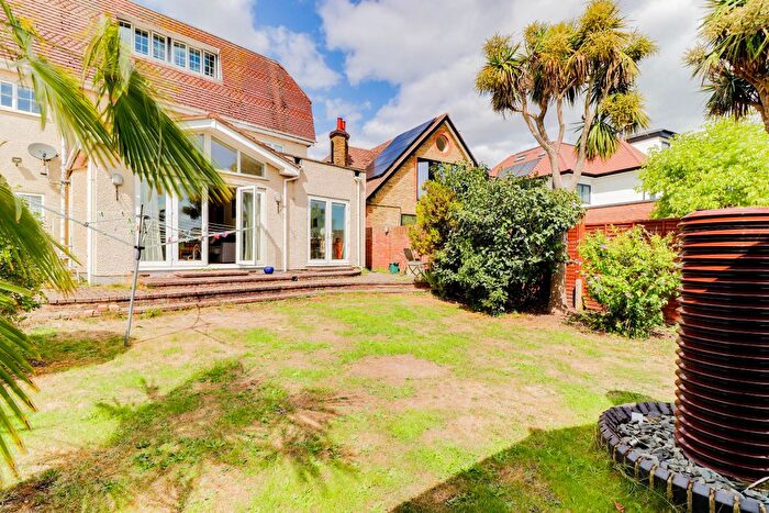 5 Bedroom Detached House For Sale In Burnside, East Molesey, KT8