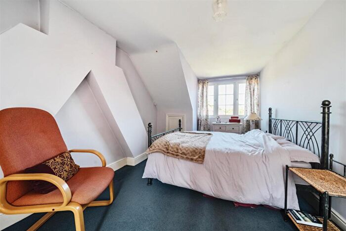 5 Bedroom Detached House For Sale In Kenilworth Road, Fleet, GU51