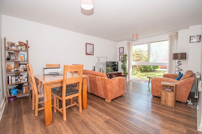 1 Bedroom Flat For Sale In The Sycamores, Leicester, LE2