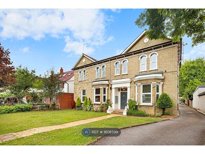 2 Bedroom Flat To Rent In Raynes Park, London, SW20