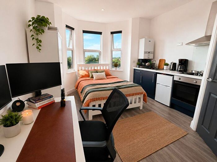 Detached House To Rent In Park Road, Nottingham, NG7
