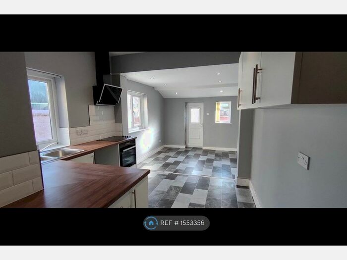 3 Bedroom Terraced House To Rent In North Road, Manchester, M11