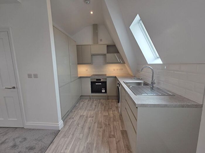 2 Bedroom Flat To Rent In Colston Road, East Sheen, SW14