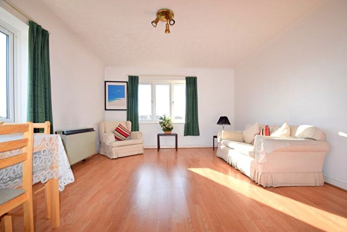 2 Bedroom Flat To Rent In North Road, Wimbledon, SW19