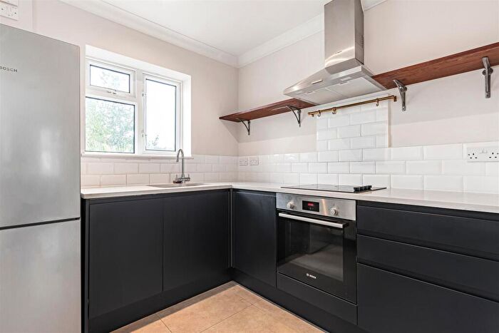 1 Bedroom Maisonette To Rent In Lyric Road, London, SW13