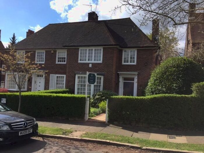 4 Bedroom Property To Rent In Gurney Drive, London N2