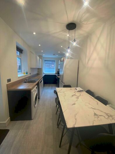 6 Bedroom Terraced House To Rent In Langley Road, Fallowfield, M14