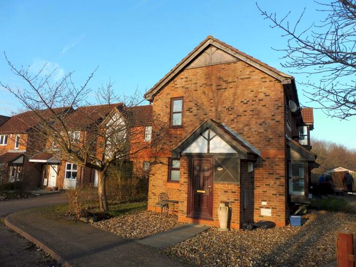 Studio To Rent In Tatling Grove, Walnut Tree, Milton Keynes, MK7