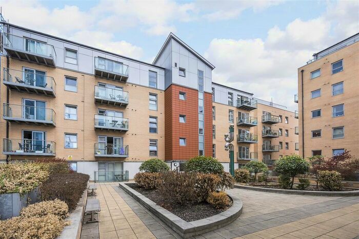 1 Bedroom Flat To Rent In Queen Mary Avenue, London, E18