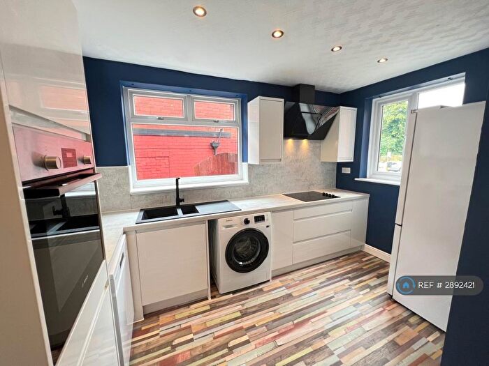 4 Bedroom Semi Detached House To Rent In Eccles Old Road, Salford, M6