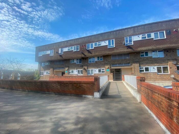 1 Bedroom Apartment To Rent In Moorfield, Harlow, CM18
