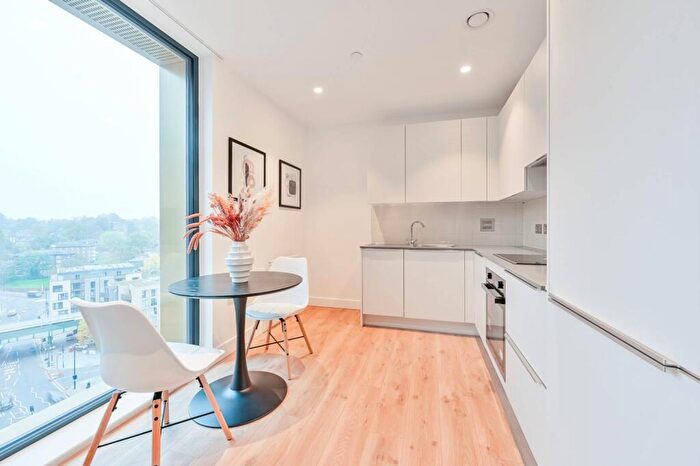 Studio To Rent In Lockgate Lodge, Lewisham, London, SE13