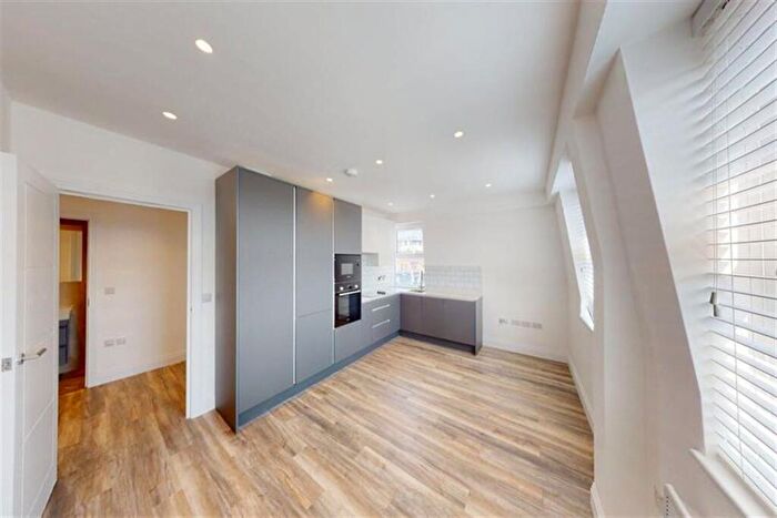 1 Bedroom Apartment To Rent In High Road, South Woodford, E18