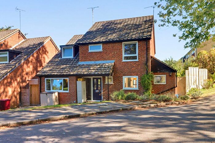 4 Bedroom Detached House For Sale In Malvern Court, Reading, RG1
