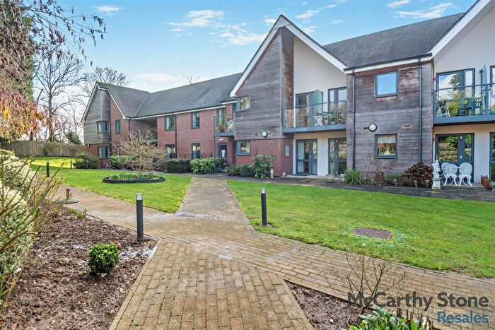 1 Bedroom Apartment For Sale In Mandeville Court, Darkes Lane, Potters Bar, Hertfordshire, EN6