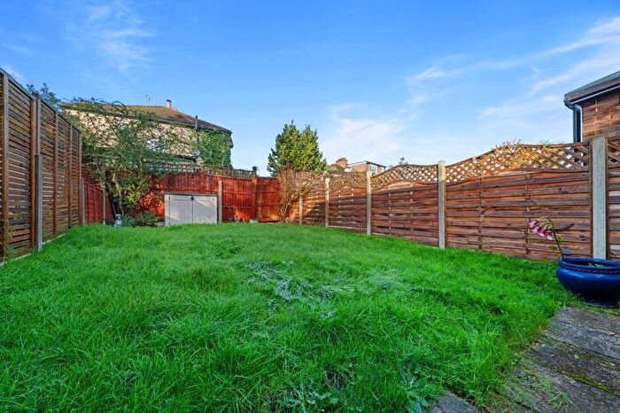 2 Bedroom Bungalow For Sale In Southwood Close, Worcester Park, KT4