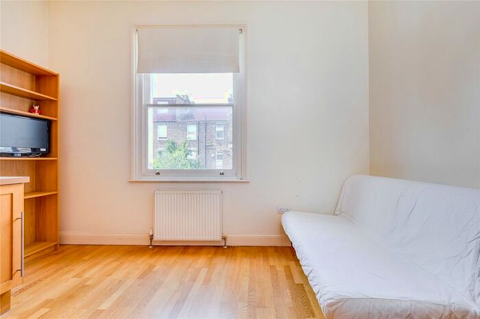Studio To Rent In Warbeck Road, London, W12