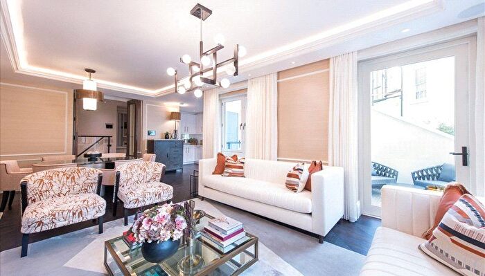 3 Bedroom Flat To Rent In Prince Of Wales Terrace, London, W8