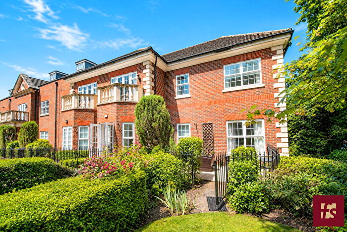 2 Bedroom Apartment For Sale In Wellesley Court, Dukes Ride, Crowthorne, RG45