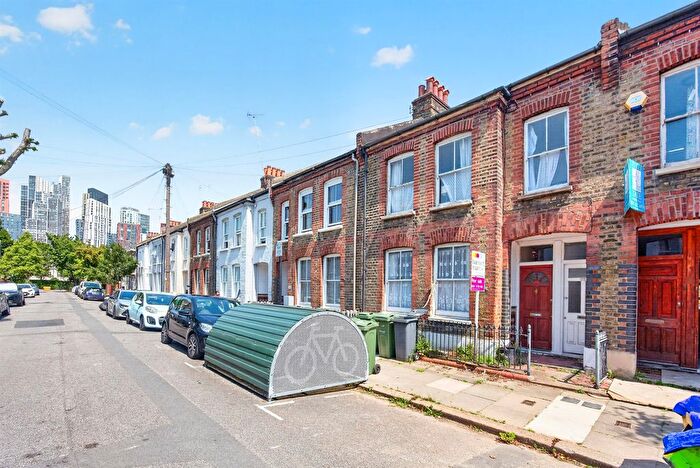 2 Bedroom Maisonette For Sale In Goldsboro Road, London, SW8