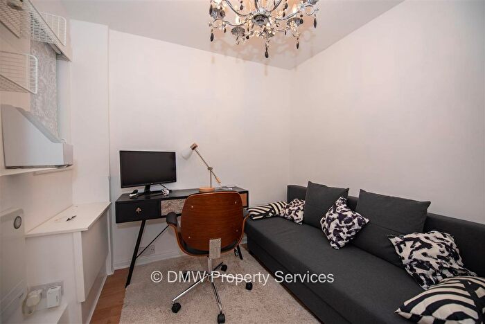3 Bedroom Flat To Rent In Malcolm Close, Mapperley Park, Nottingham, NG3