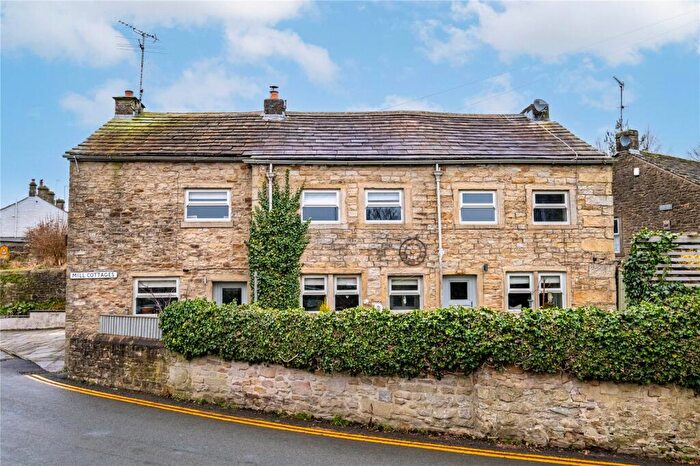 4 Bedroom Detached House For Sale In Mill Cottages, Salterforth, Barnoldswick, Lancashire, BB18