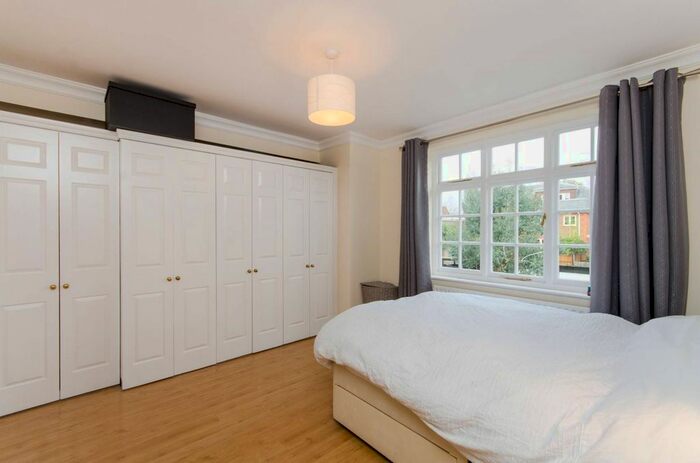 2 Bedroom Flat To Rent In Grosvenor Hill, Wimbledon Village, London, SW19