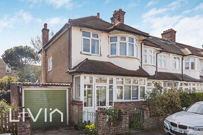 3 Bedroom End Of Terrace House For Sale In Cloister Gardens, Croydon, London, Greater London, SE25