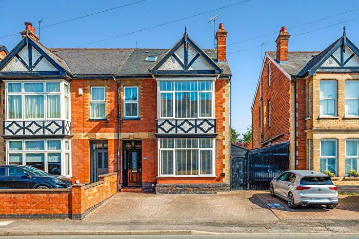 5 Bedroom Semi-Detached House For Sale In Prestbury Road, Cheltenham, GL52