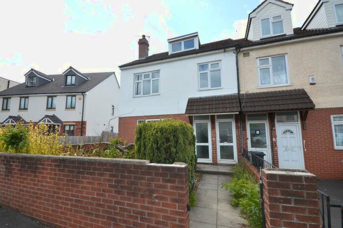 3 Bedroom Flat To Rent In Birchwood Road, Bristol, BS4
