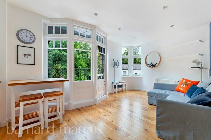 2 Bedroom Flat To Rent In The Parade, Beynon Road, Carshalton, SM5