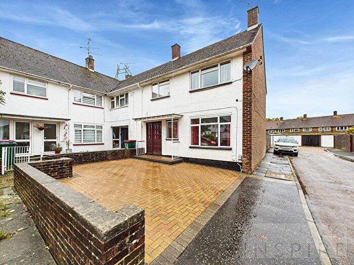 3 Bedroom End Terrace House For Sale In Durham Close, Crawley, RH10