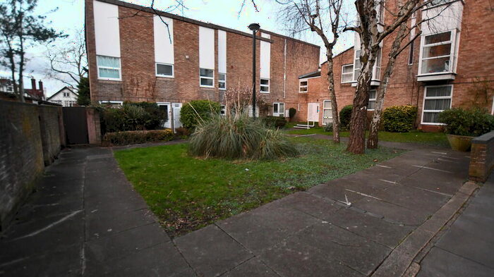 2 Bedroom Apartment For Sale In St. Clairs Road, Croydon, CR0