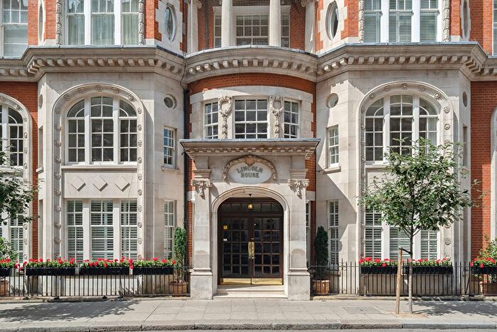 3 Bedroom Flat For Sale In Basil Street, London, SW3