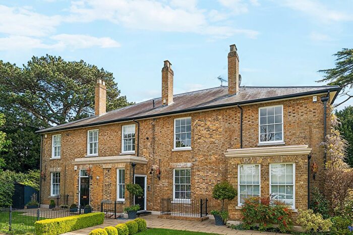 3 Bedroom Flat For Sale In Little Green Lane, Croxley Green, WD3