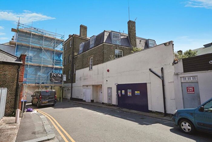 2 Bedroom Flat For Sale In New Street, Dover, Kent, CT17