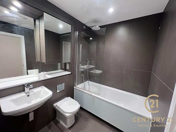 1 Bedroom Flat To Rent In Central House, Lampton Road, TW3