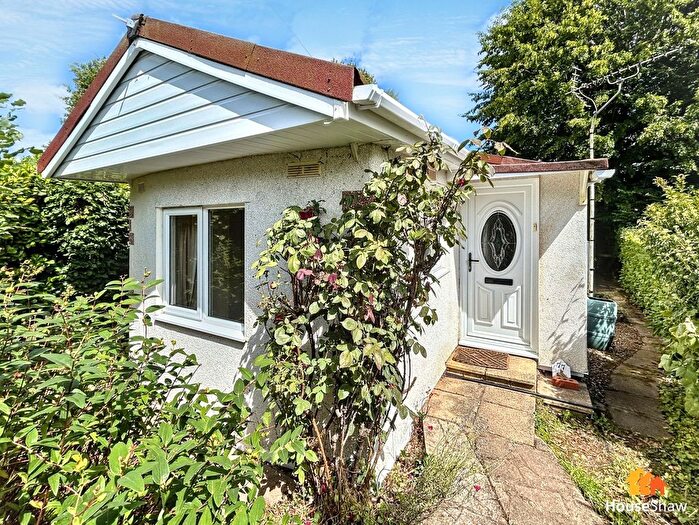 2 Bedroom Mobile/park Home For Sale In Old Sax Lane, Chartridge, HP5