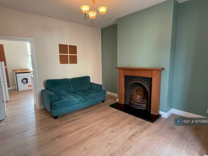 2 Bedroom Maisonette To Rent In Monks Road, Lincoln, LN2