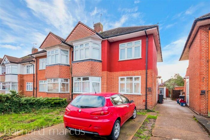 2 Bedroom Maisonette To Rent In Amesbury Road, Feltham, TW13