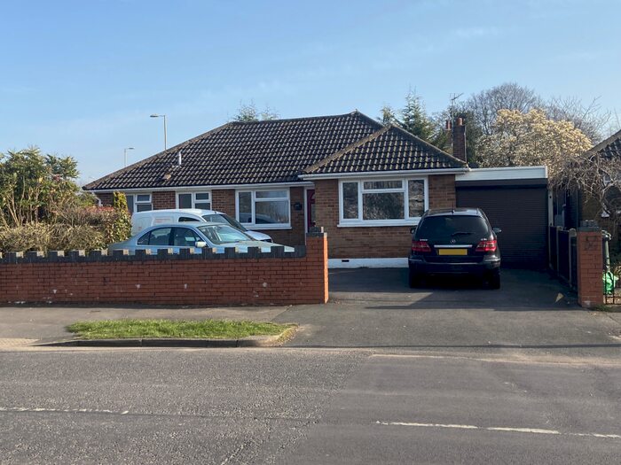 4 Bedroom Bungalow To Rent In Buckland Avenue, Basingstoke, RG22