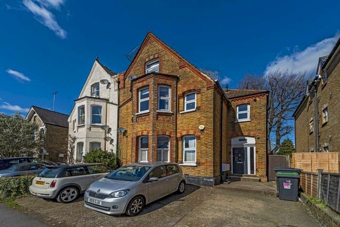 2 Bedroom Flat To Rent In Birkenhead Avenue, Kingston Upon Thames, KT2