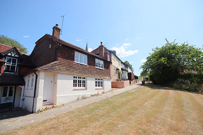 3 Bedroom Semi-Detached House For Sale In High Street, Billingshurst, RH14
