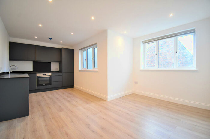 3 Bedroom Apartment To Rent In Lodge Lane, London, N12