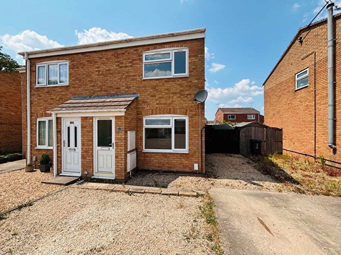2 Bedroom Semi-Detached House For Sale In Symonds, Freshbrook, Swindon, SN5