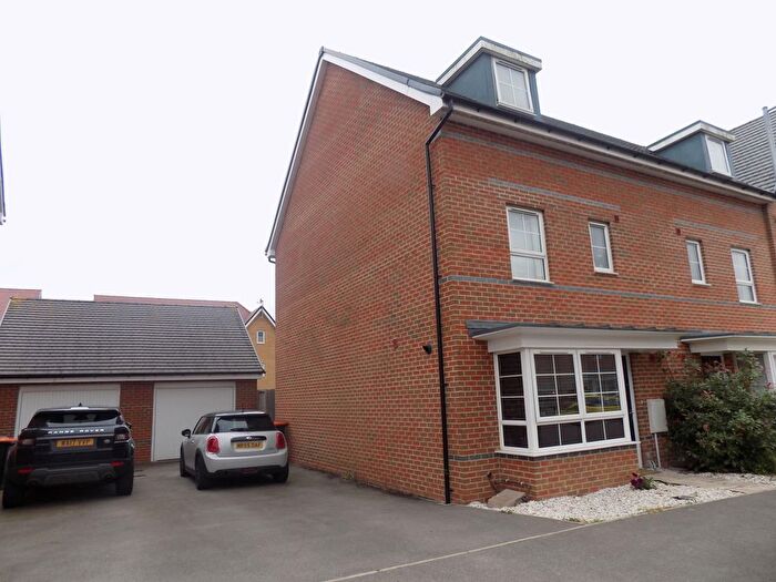 4 Bedroom End Of Terrace House To Rent In Design Drive, Dunstable, Bedfordshire, LU6