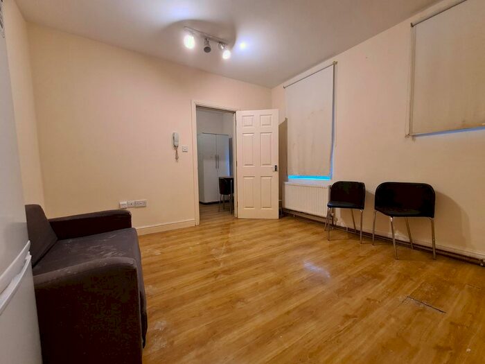 1 Bedroom Flat To Rent In Streatham High Road, Streatham Hill, London SW16