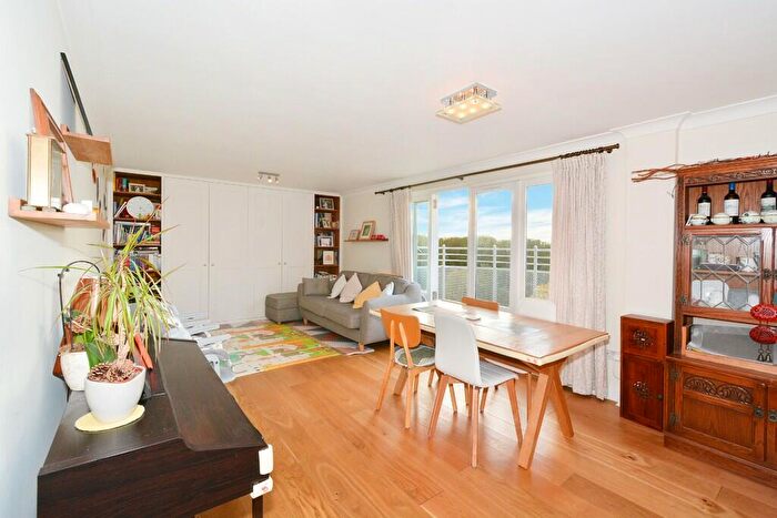 2 Bedroom Apartment To Rent In New Caledonian Wharf, Canada Water, SE16