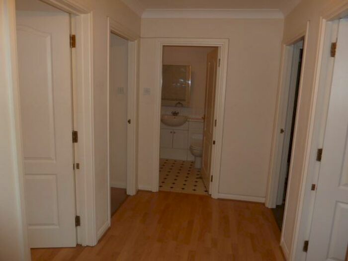 2 Bedroom Flat To Rent In / At Hayburn Street, G11